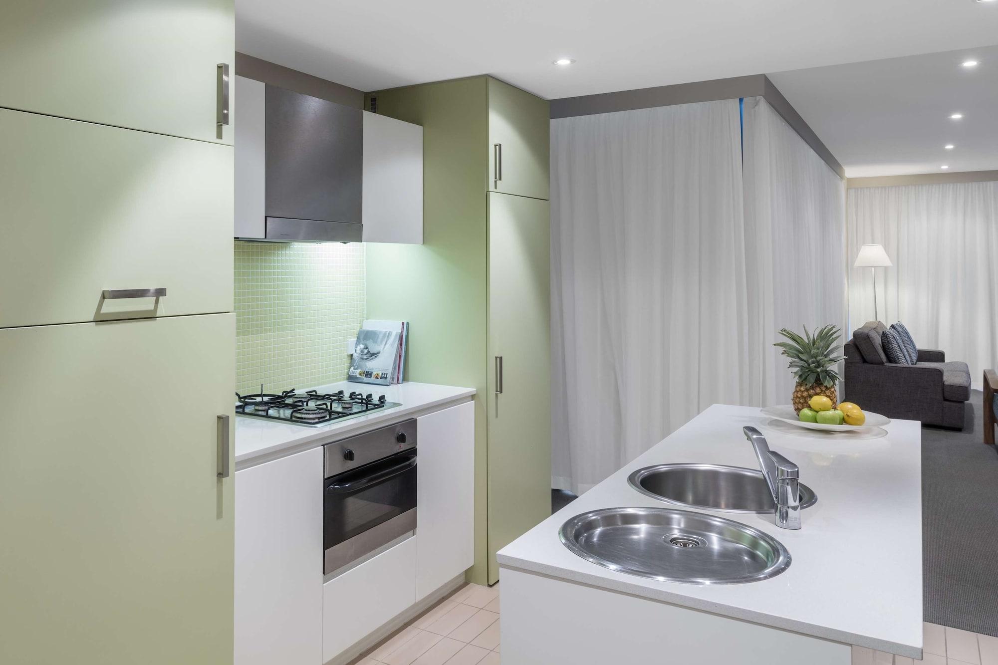 Oaks Glenelg Liberty Suites Аделаида Экстерьер фото