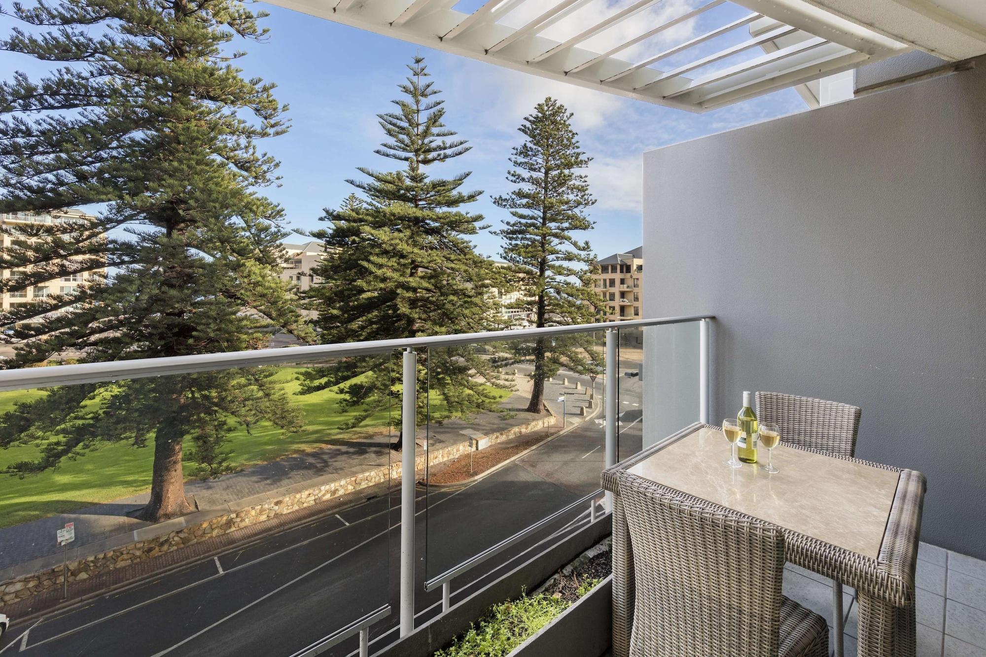 Oaks Glenelg Liberty Suites Аделаида Экстерьер фото