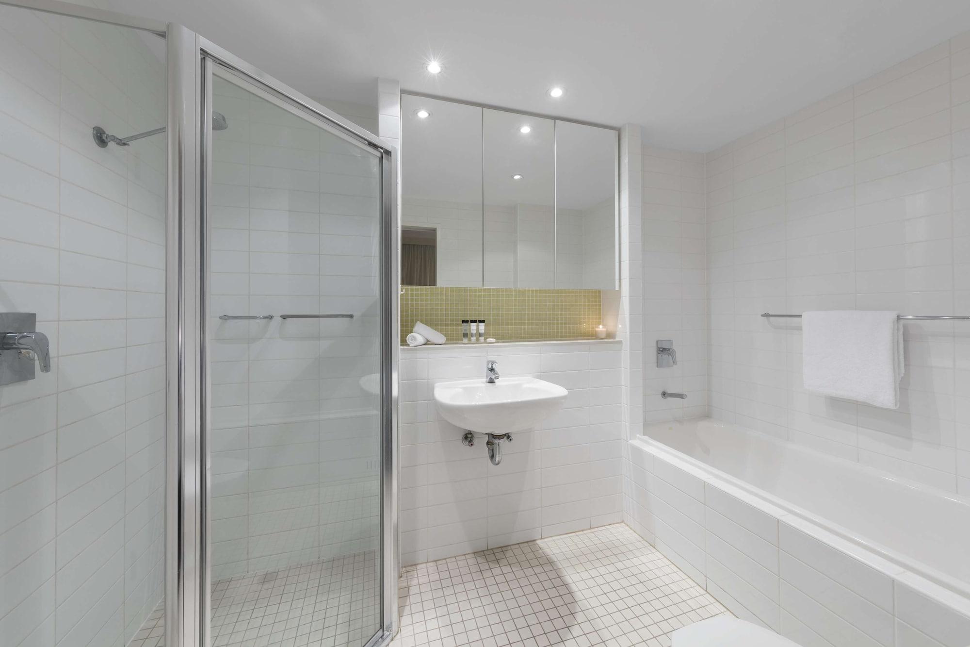 Oaks Glenelg Liberty Suites Аделаида Экстерьер фото