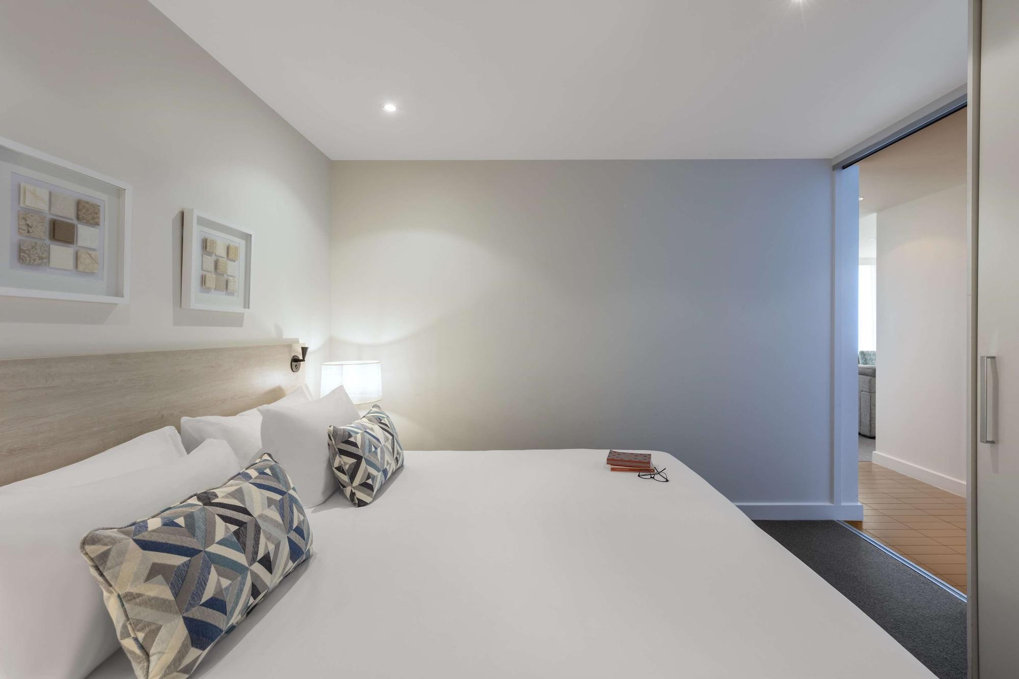 Oaks Glenelg Liberty Suites Аделаида Экстерьер фото