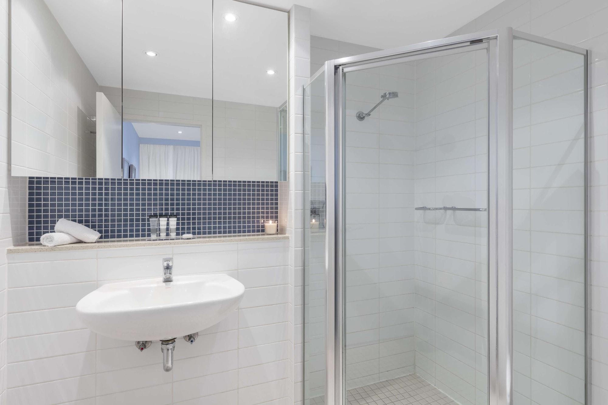 Oaks Glenelg Liberty Suites Аделаида Экстерьер фото