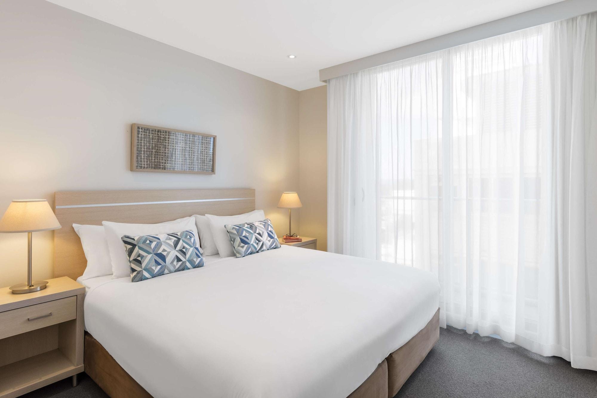 Oaks Glenelg Liberty Suites Аделаида Экстерьер фото