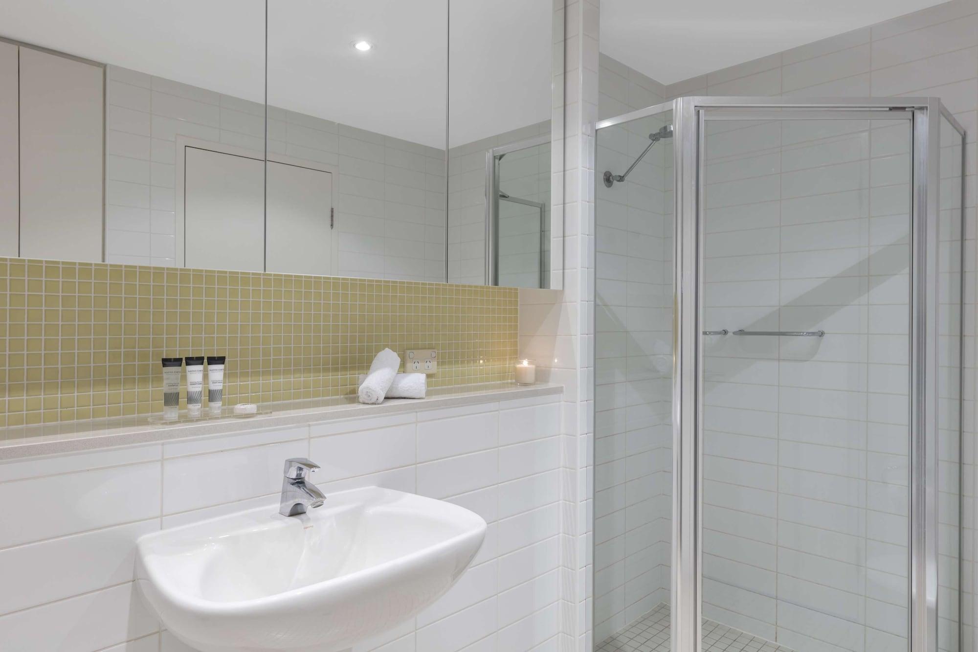 Oaks Glenelg Liberty Suites Аделаида Экстерьер фото
