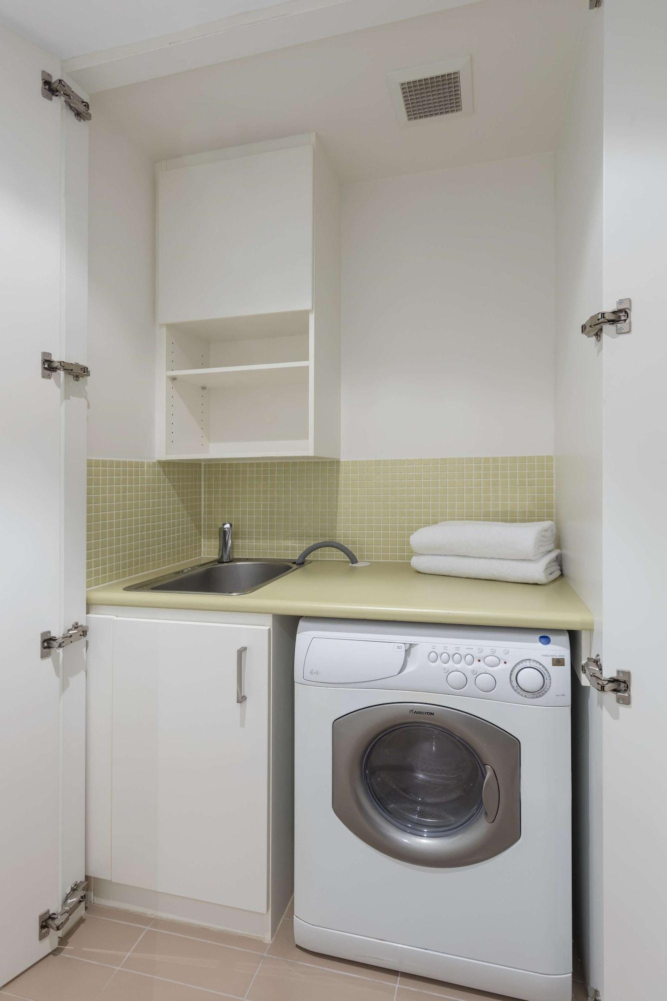 Oaks Glenelg Liberty Suites Аделаида Экстерьер фото