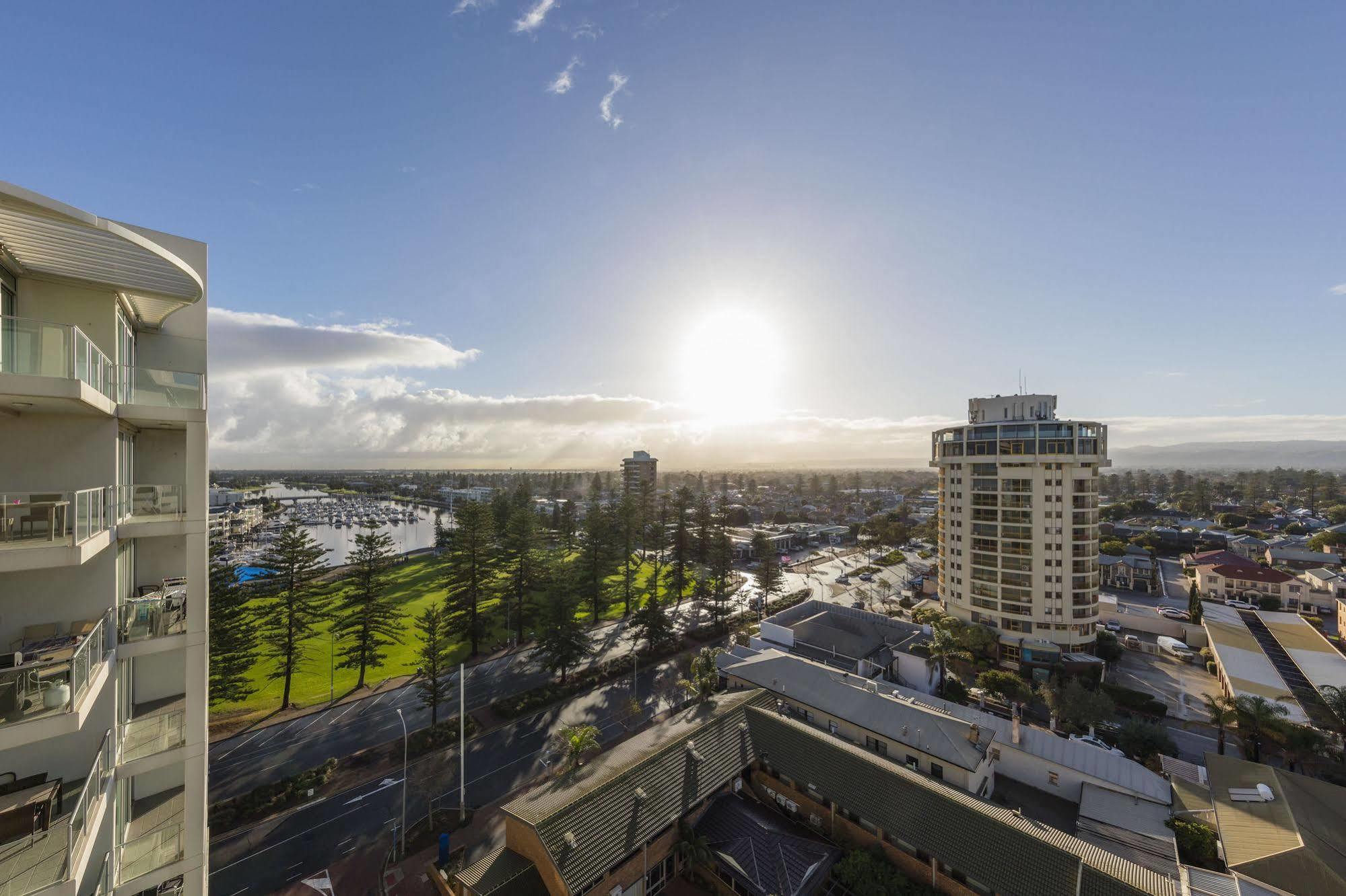 Oaks Glenelg Liberty Suites Аделаида Экстерьер фото