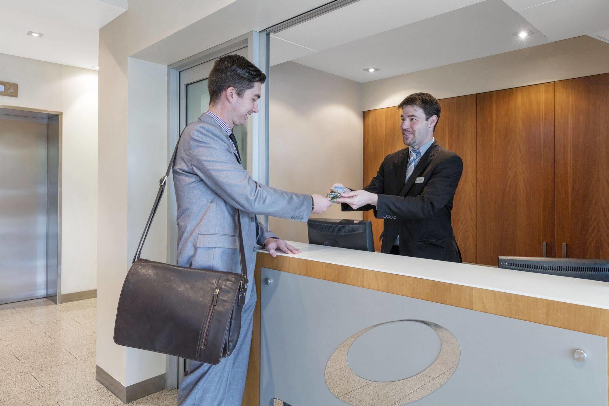 Oaks Glenelg Liberty Suites Аделаида Экстерьер фото